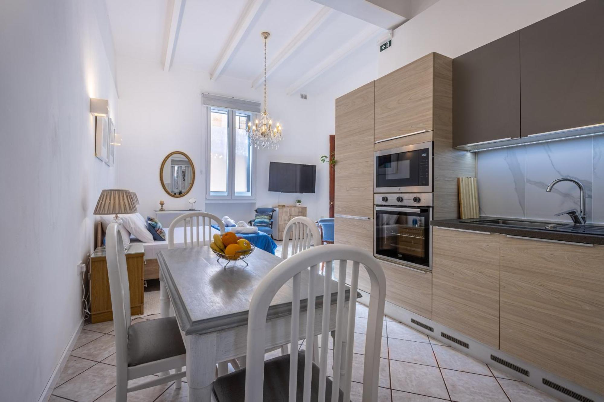 Cozy Carisma Lodging - Central, New And Independent Studio Apartment 슬리에마 외부 사진