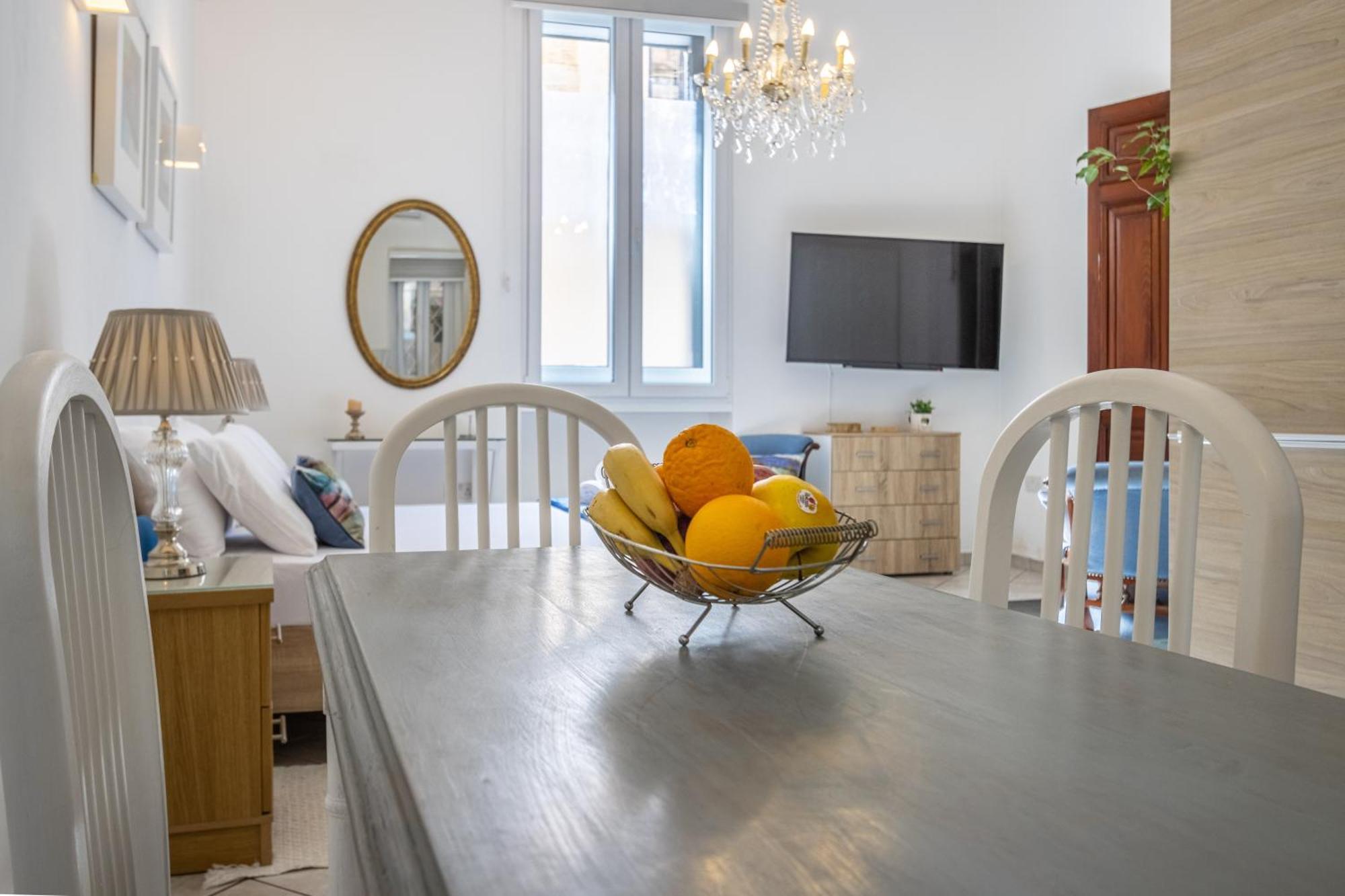 Cozy Carisma Lodging - Central, New And Independent Studio Apartment 슬리에마 외부 사진